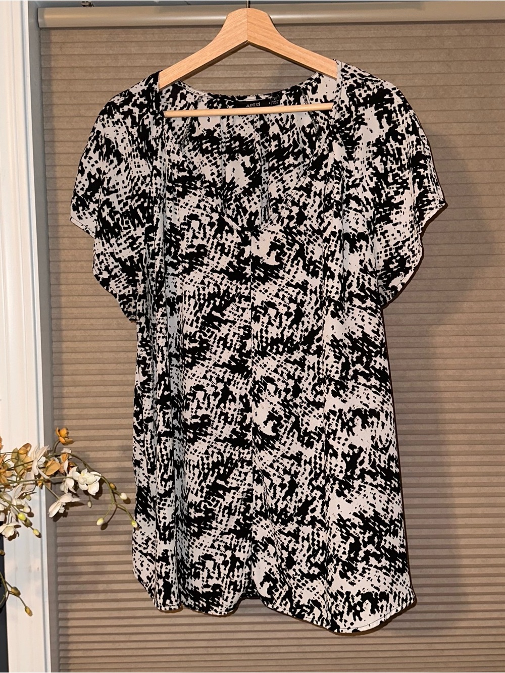 Apt. 9 Black and White Abstract Print Top